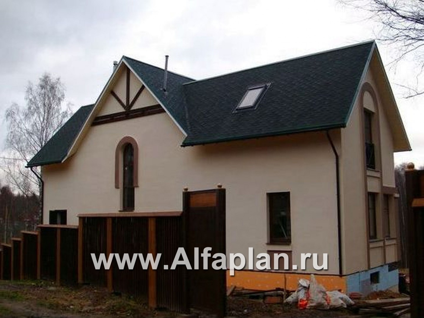 Проекты домов Альфаплан - «Яблоко» - дом для узкого участка с рельефом - дополнительное изображение №2